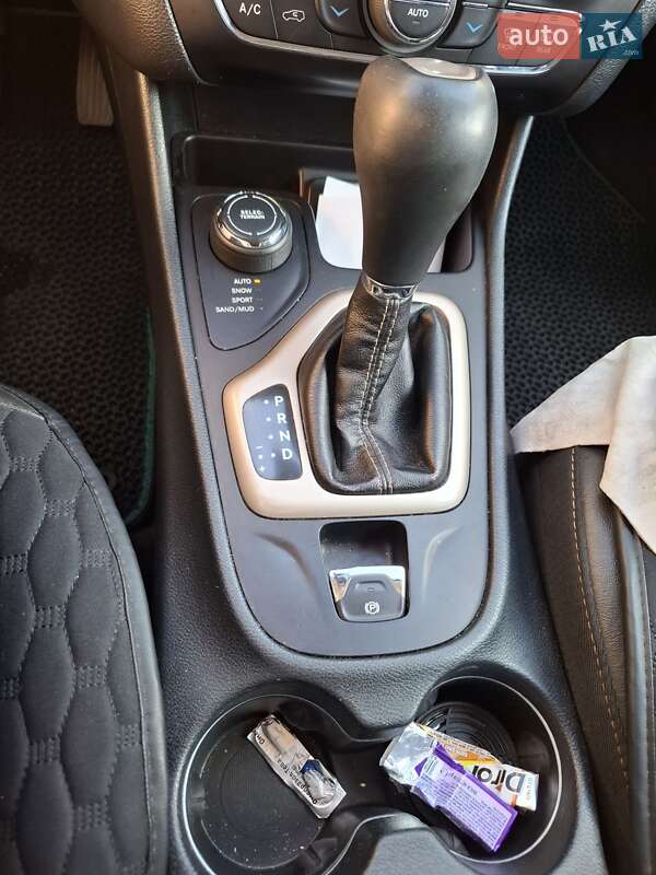 Внедорожник / Кроссовер Jeep Cherokee 2016 в Полтаве