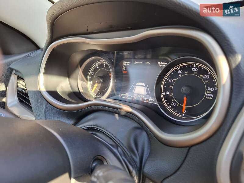 Внедорожник / Кроссовер Jeep Cherokee 2016 в Полтаве