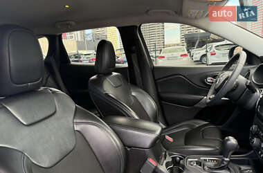 Внедорожник / Кроссовер Jeep Cherokee 2018 в 