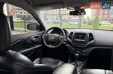 Внедорожник / Кроссовер Jeep Cherokee 2018 в 
