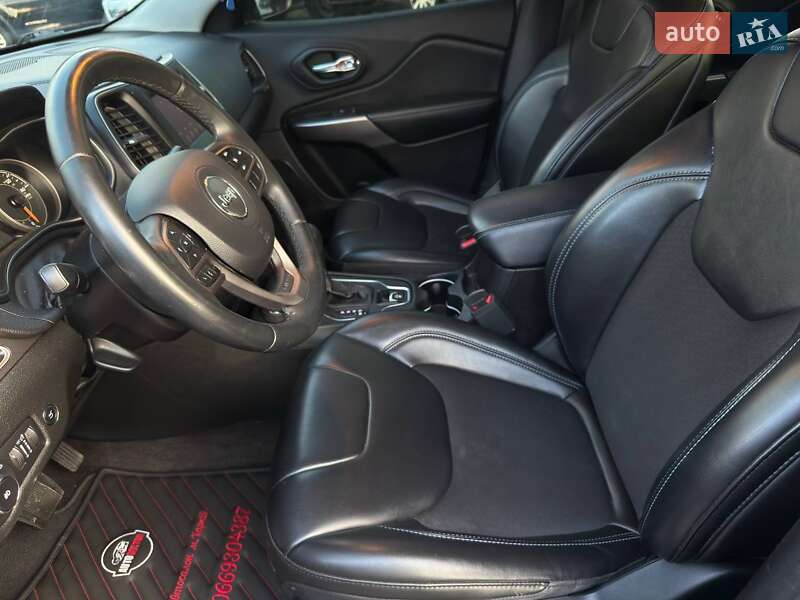 Внедорожник / Кроссовер Jeep Cherokee 2018 в Харькове