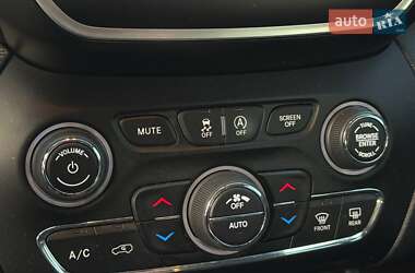 Внедорожник / Кроссовер Jeep Cherokee 2018 в 