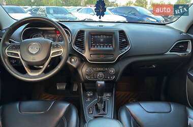Внедорожник / Кроссовер Jeep Cherokee 2018 в 