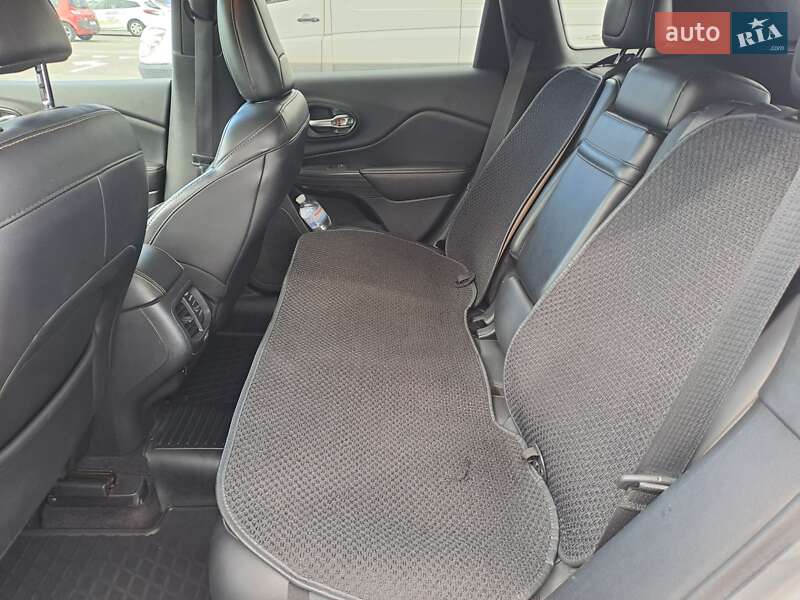 Внедорожник / Кроссовер Jeep Cherokee 2016 в Хмельницком