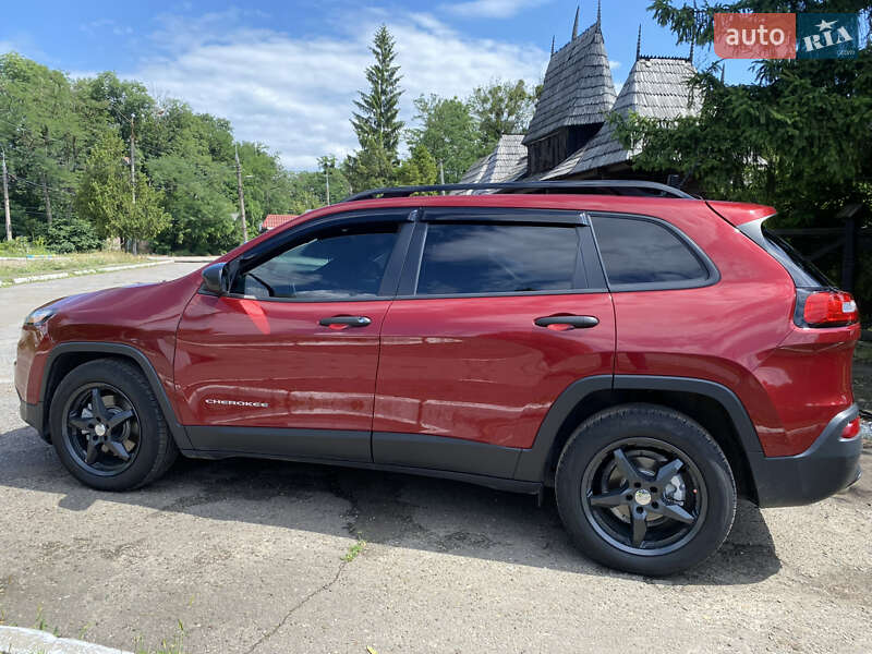 Внедорожник / Кроссовер Jeep Cherokee 2016 в Черновцах