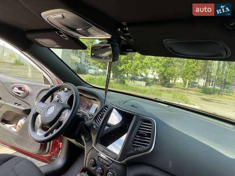 Внедорожник / Кроссовер Jeep Cherokee 2016 в Черновцах