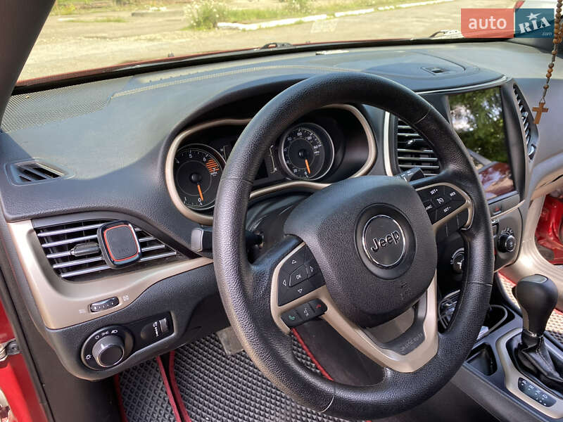 Внедорожник / Кроссовер Jeep Cherokee 2016 в Черновцах