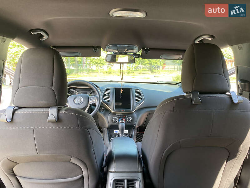 Внедорожник / Кроссовер Jeep Cherokee 2016 в Черновцах