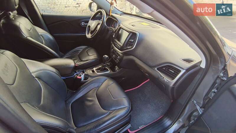 Внедорожник / Кроссовер Jeep Cherokee 2014 в Киеве