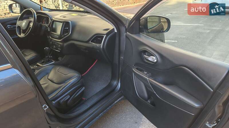 Внедорожник / Кроссовер Jeep Cherokee 2014 в Киеве