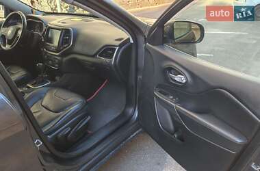 Внедорожник / Кроссовер Jeep Cherokee 2014 в 
