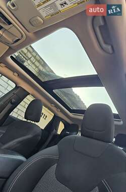 Внедорожник / Кроссовер Jeep Cherokee 2016 в 