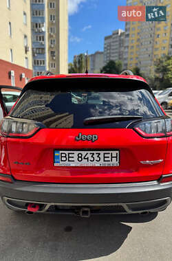 Внедорожник / Кроссовер Jeep Cherokee 2018 в 