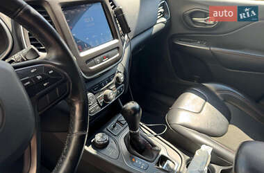 Внедорожник / Кроссовер Jeep Cherokee 2018 в 