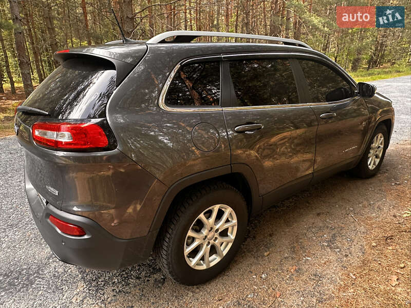 Внедорожник / Кроссовер Jeep Cherokee 2016 в Городне