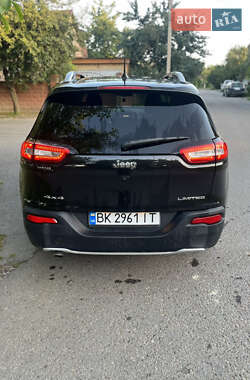 Внедорожник / Кроссовер Jeep Cherokee 2015 в 