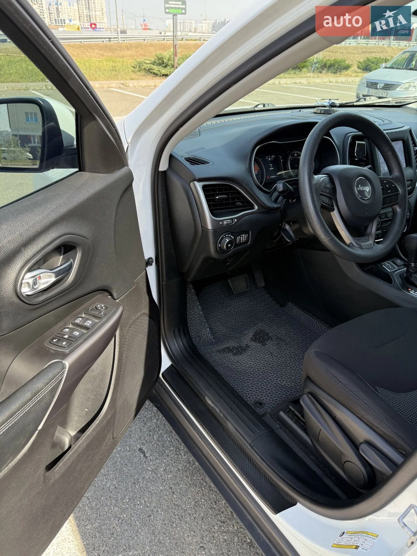 2020 Jeep Cherokee - мініатюра 9