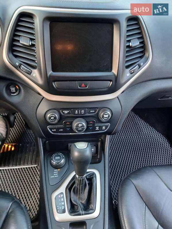 Позашляховик / Кросовер Jeep Cherokee 2016 в Черкасах