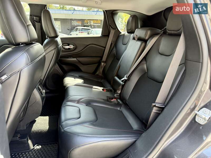 Внедорожник / Кроссовер Jeep Cherokee 2020 в Харькове