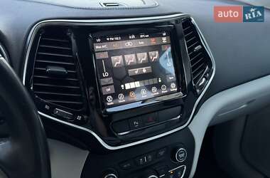Внедорожник / Кроссовер Jeep Cherokee 2019 в 