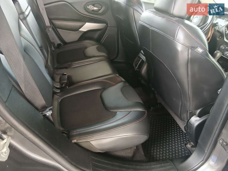 Внедорожник / Кроссовер Jeep Cherokee 2017 в Джурине фото 2 Внедорожник / Кроссовер Jeep Cherokee 2017 в Джурине