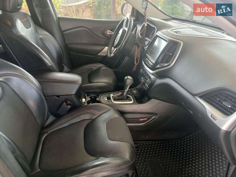 Внедорожник / Кроссовер Jeep Cherokee 2017 в Джурине фото 3 Внедорожник / Кроссовер Jeep Cherokee 2017 в Джурине