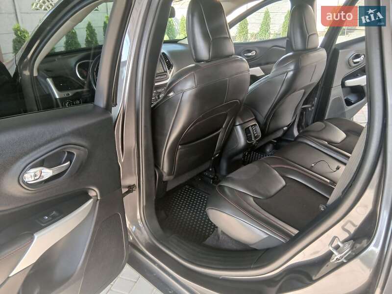 Внедорожник / Кроссовер Jeep Cherokee 2017 в Джурине фото 15 Внедорожник / Кроссовер Jeep Cherokee 2017 в Джурине