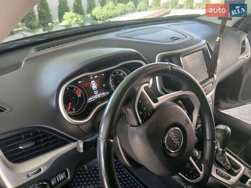 Внедорожник / Кроссовер Jeep Cherokee 2017 в Джурине фото 24 Внедорожник / Кроссовер Jeep Cherokee 2017 в Джурине