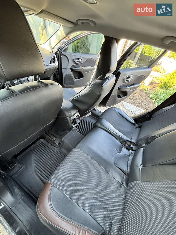 Позашляховик / Кросовер Jeep Cherokee 2015 в Хмельницькому фото 25 Позашляховик / Кросовер Jeep Cherokee 2015 в Хмельницькому