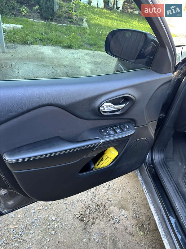 Позашляховик / Кросовер Jeep Cherokee 2015 в Хмельницькому фото 26 Позашляховик / Кросовер Jeep Cherokee 2015 в Хмельницькому