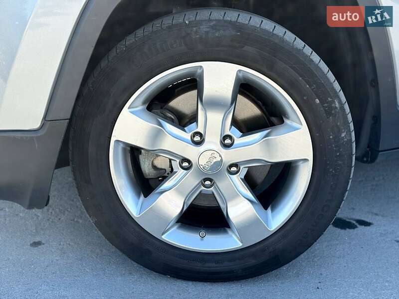 Внедорожник / Кроссовер Jeep Cherokee 2017 в Ровно