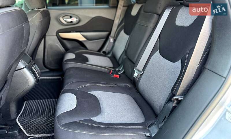Внедорожник / Кроссовер Jeep Cherokee 2017 в Ровно