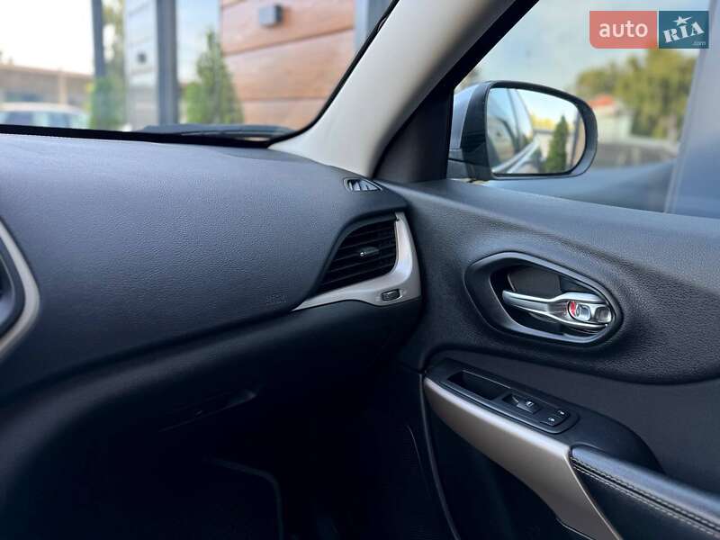 Внедорожник / Кроссовер Jeep Cherokee 2017 в Ровно