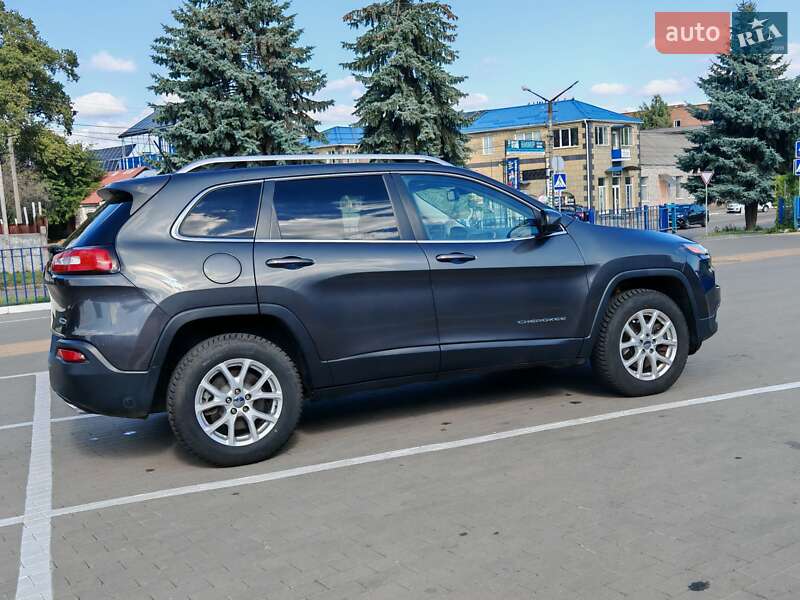 Внедорожник / Кроссовер Jeep Cherokee 2015 в Прилуках