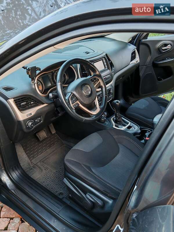 Внедорожник / Кроссовер Jeep Cherokee 2015 в Прилуках