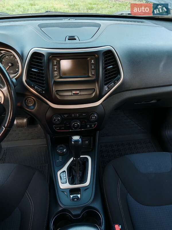 Внедорожник / Кроссовер Jeep Cherokee 2015 в Прилуках