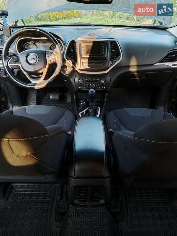 Внедорожник / Кроссовер Jeep Cherokee 2015 в Прилуках