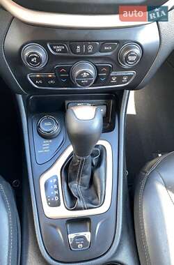 Внедорожник / Кроссовер Jeep Cherokee 2018 в 