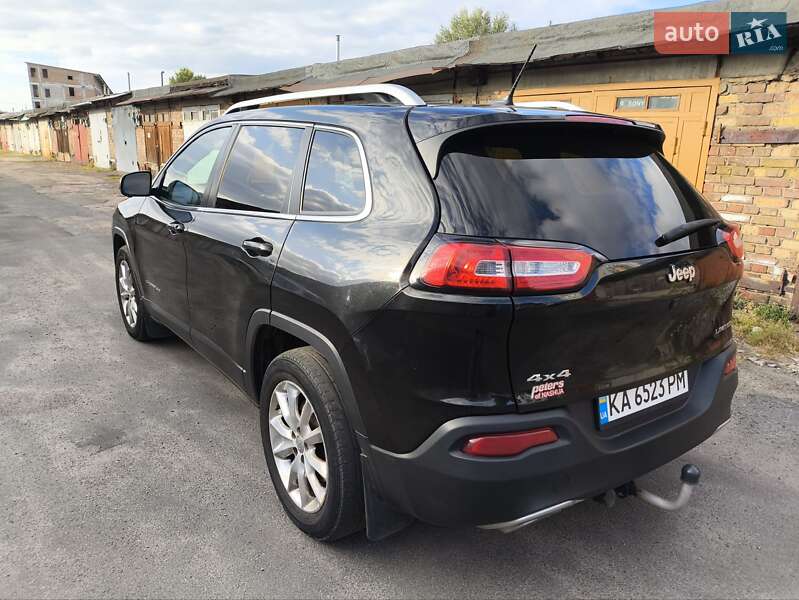 Внедорожник / Кроссовер Jeep Cherokee 2015 в Киеве