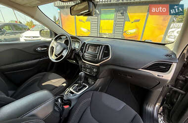 Внедорожник / Кроссовер Jeep Cherokee 2014 в 