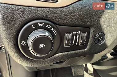 Внедорожник / Кроссовер Jeep Cherokee 2014 в 