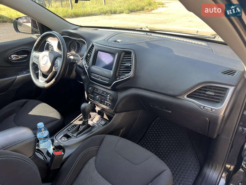 Внедорожник / Кроссовер Jeep Cherokee 2018 в Чернигове