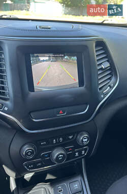 Внедорожник / Кроссовер Jeep Cherokee 2018 в 