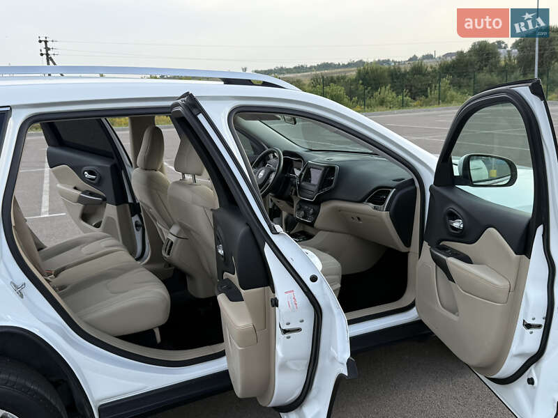 Внедорожник / Кроссовер Jeep Cherokee 2019 в Ровно