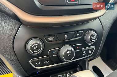 Внедорожник / Кроссовер Jeep Cherokee 2016 в 
