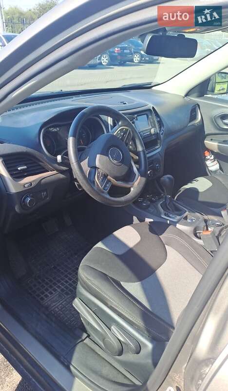 Внедорожник / Кроссовер Jeep Cherokee 2017 в Киеве