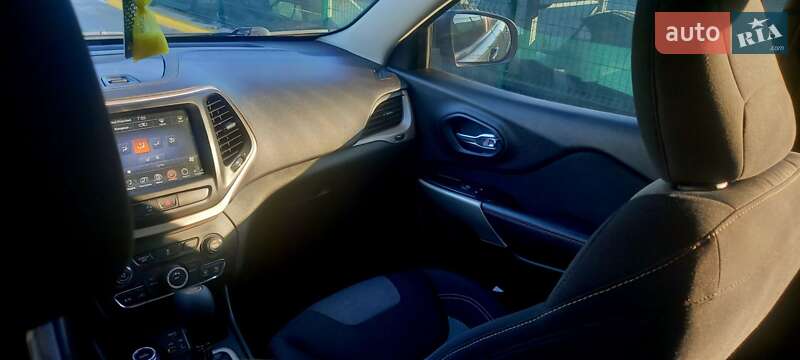 Позашляховик / Кросовер Jeep Cherokee 2017 в Сумах фото 14 Позашляховик / Кросовер Jeep Cherokee 2017 в Сумах