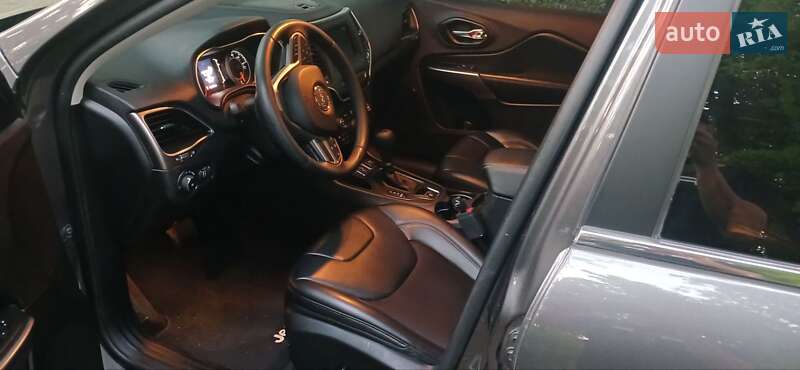 Внедорожник / Кроссовер Jeep Cherokee 2018 в Харькове