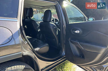 Внедорожник / Кроссовер Jeep Cherokee 2018 в 