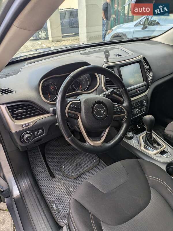 Внедорожник / Кроссовер Jeep Cherokee 2016 в Калуше